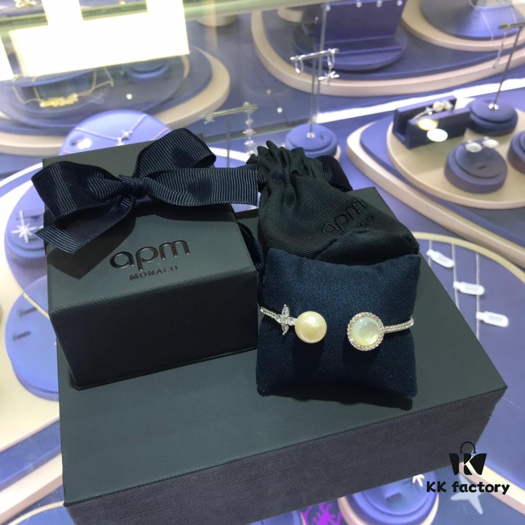 APM Monaco White Shell Bracelet and Earrings Set, Stylish and Trendy, Minimalist Fashion Design, Perfect Match for Casual and Elegant Looks