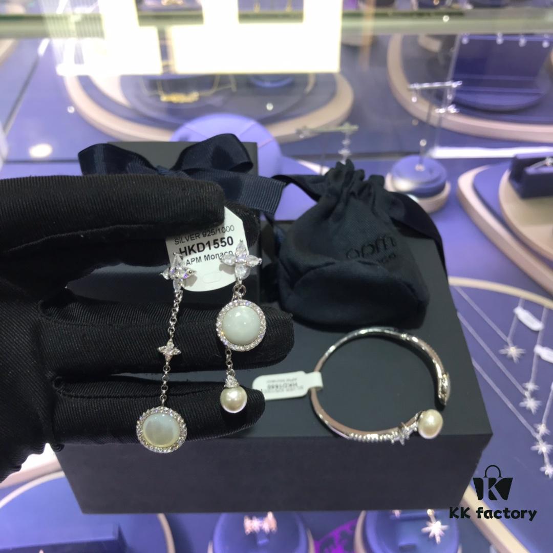 APM Monaco White Shell Bracelet and Earrings Set, Stylish and Trendy, Minimalist Fashion Design, Perfect Match for Casual and Elegant Looks