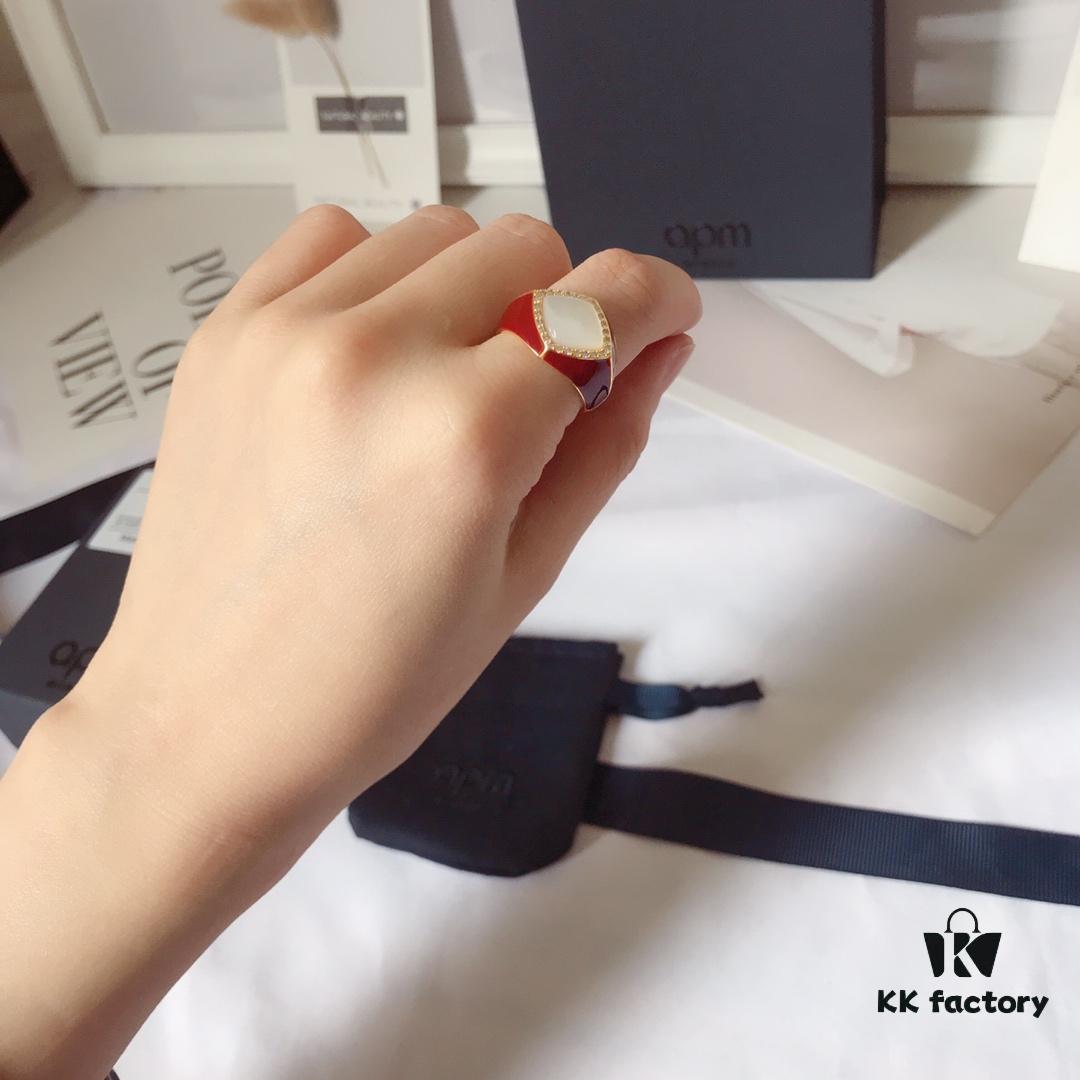 APM Monaco White Shell Ring, Fashionable Vintage Style, Trendy and Versatile Design, Perfect Gift Choice