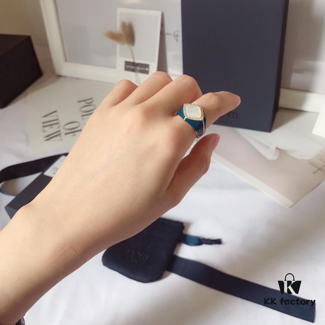 APM Monaco White Shell Ring, Fashionable Vintage Style, Trendy and Versatile Design, Perfect Gift Choice