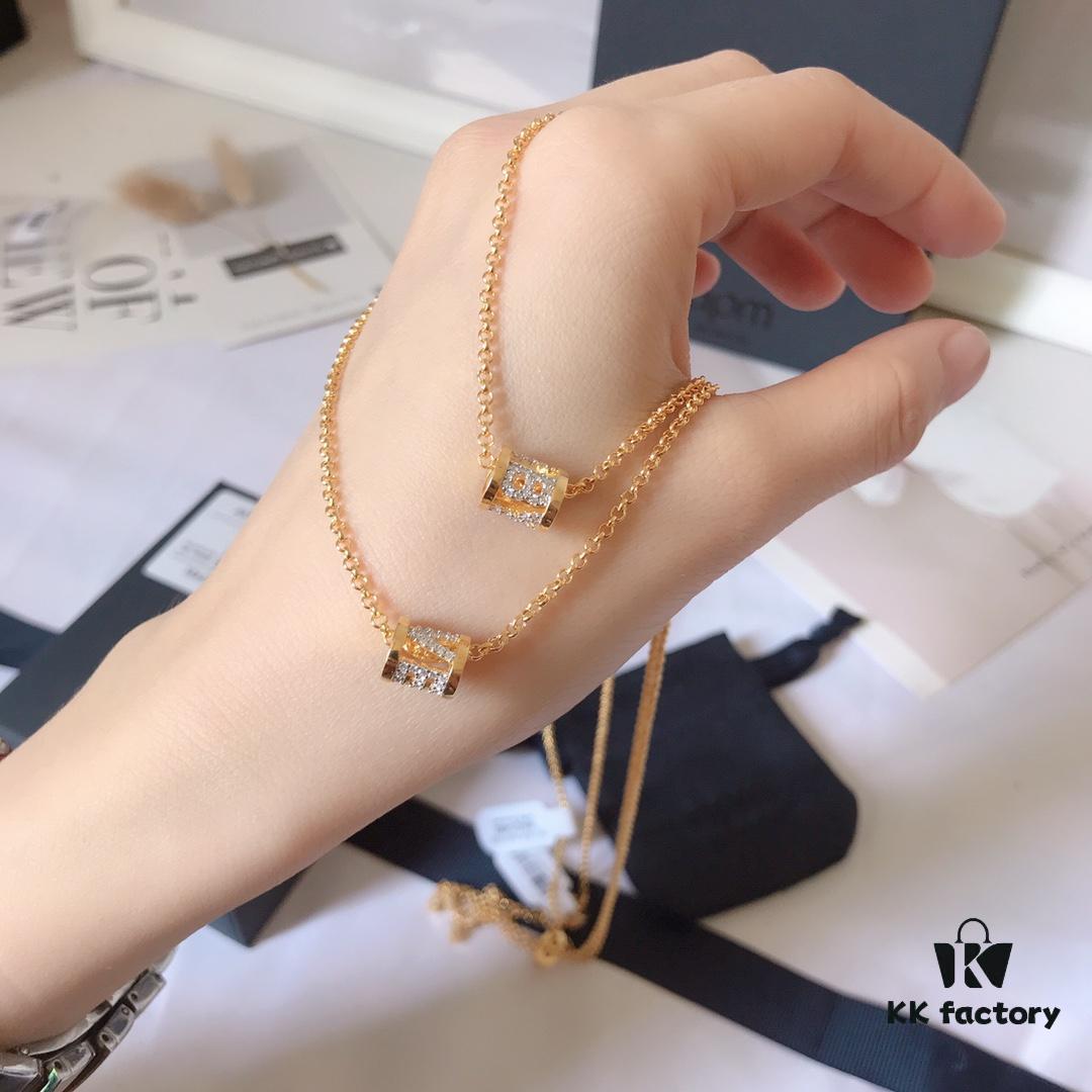 APM Monaco Letter Necklace 'BABY' 'LOVE' Personalized Fashion Minimalist Elegant Style