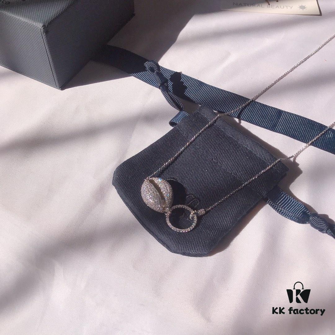 APM Monaco Shell Necklace for Women, Original New Release, Simple Pendant Sweater Chain, Delicate Collarbone Chain Gift for Girlfriend