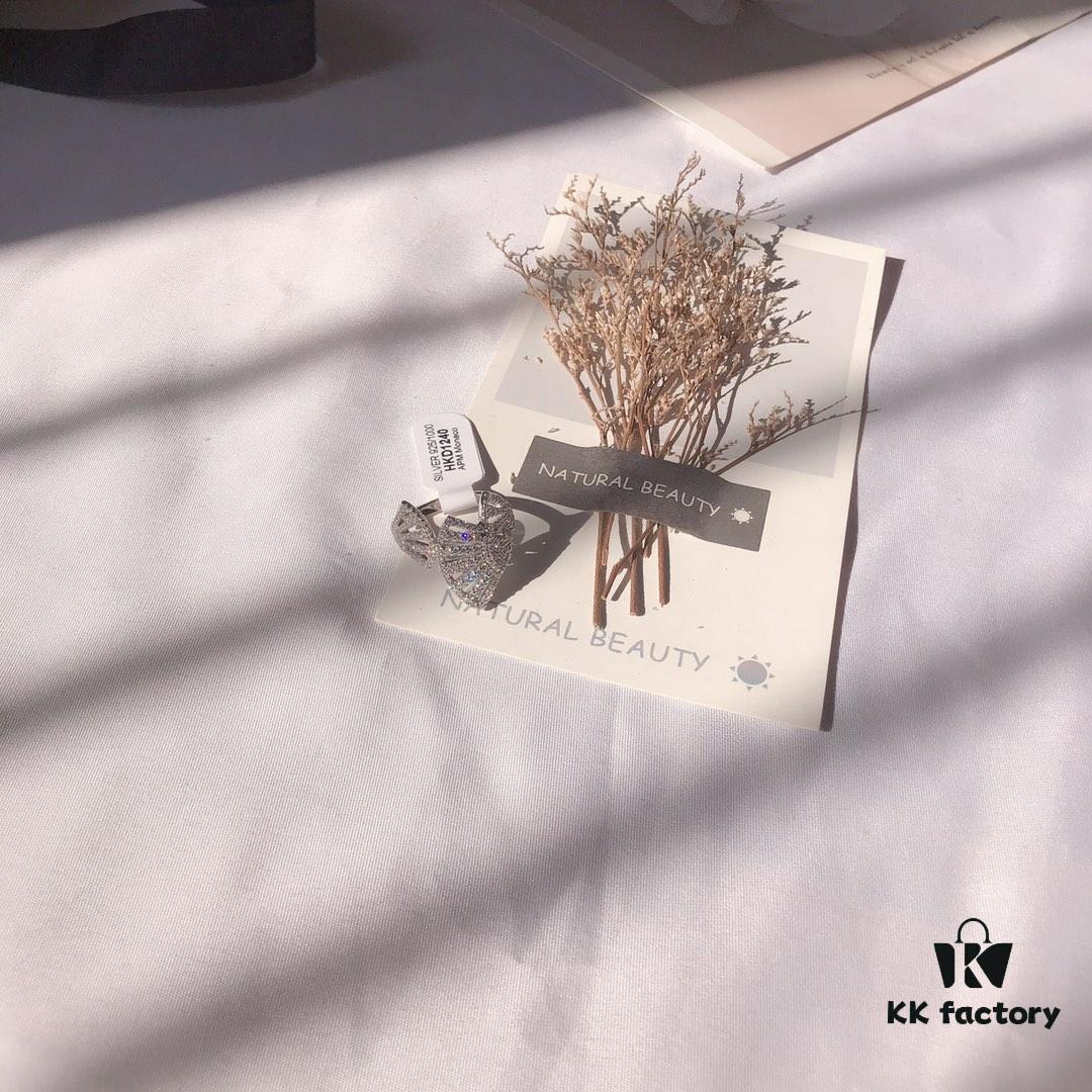 Original New Launch 💗 APM Monaco Elegant Trendy Fan-Shaped Ring with Micro-Paved Zirconia Fashion Jewelry for Women Birthday Gift