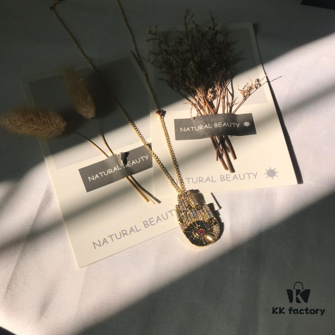 APM Monaco Diamond-Encrusted Lucky Hand Necklace, Fashionable and Unique Pendant for Sweaters, Collarbone Chain