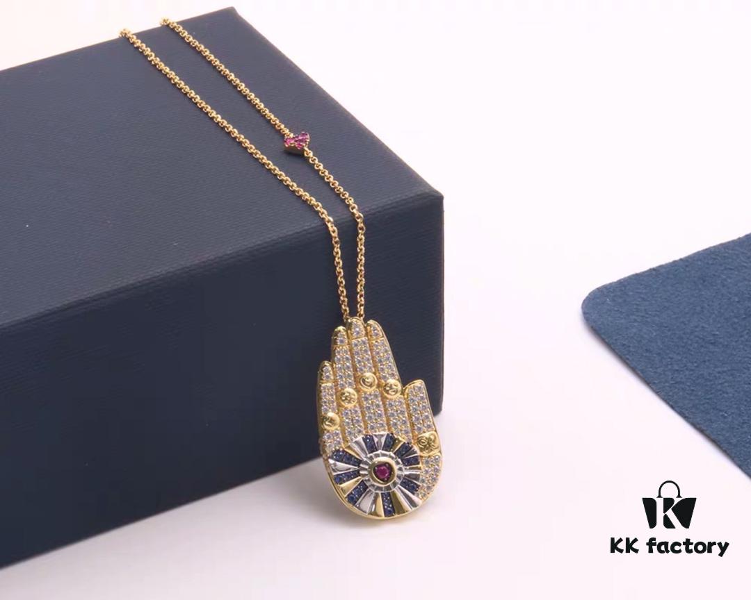 APM Monaco Diamond-Encrusted Lucky Hand Necklace, Fashionable and Unique Pendant for Sweaters, Collarbone Chain