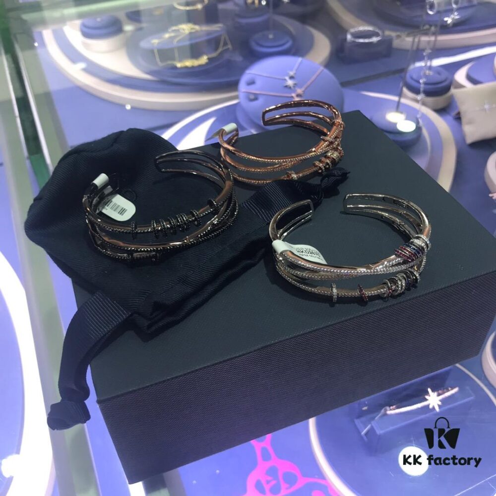 APM Monaco Charm Bracelet, Stylish and Minimalist Design, Classic Fashion Accessory