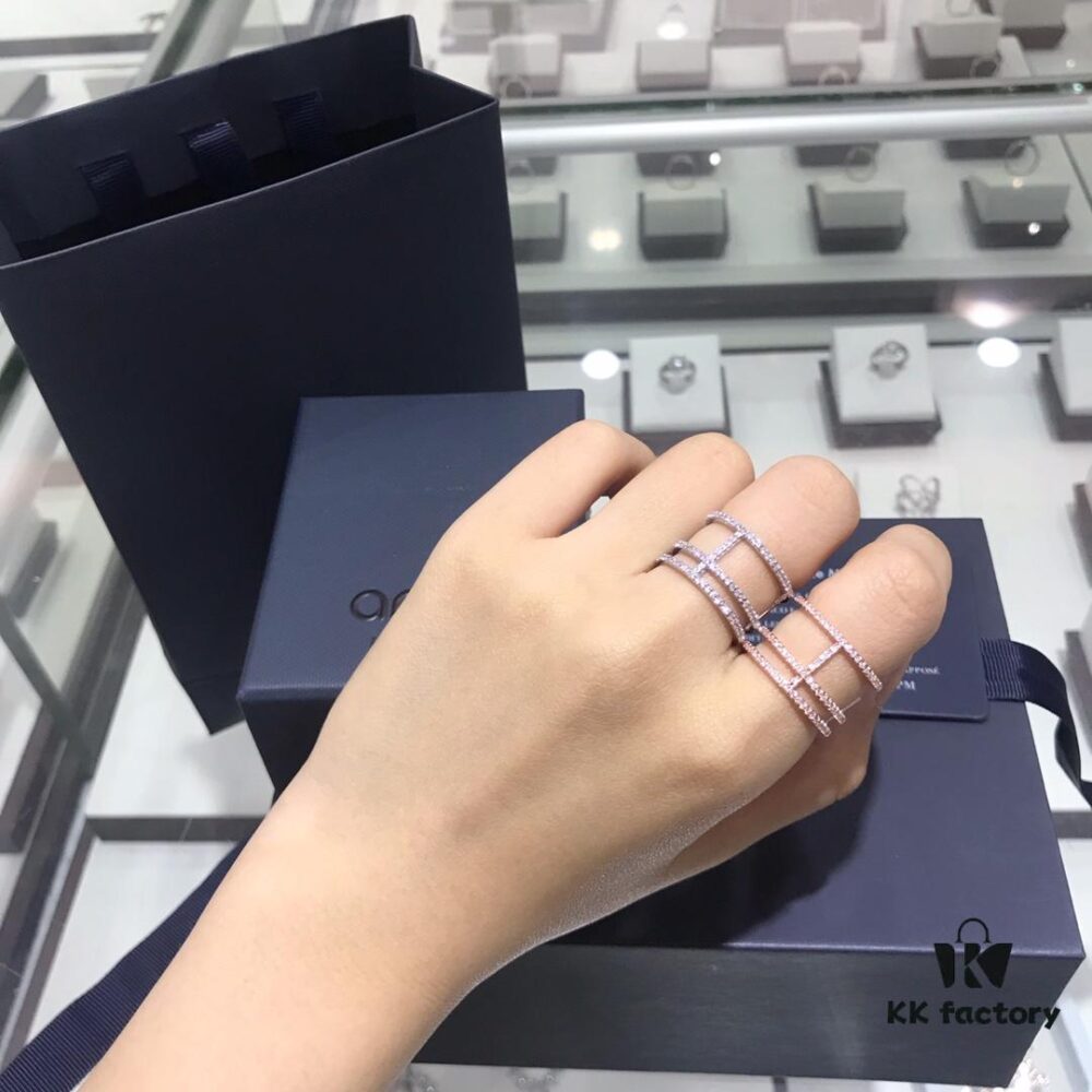 APM Monaco Women's Minimalist Fashion Zircon Ring, Gold-Plated Thin King Letter Ring, Jewelry Worn by Celebrities