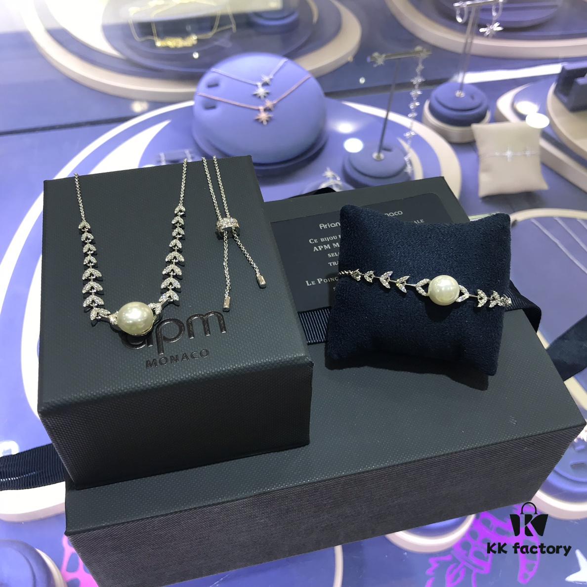 APM Monaco Pearl Necklace Bracelet Collar Chain, Stylish and Trendy Versatile Design