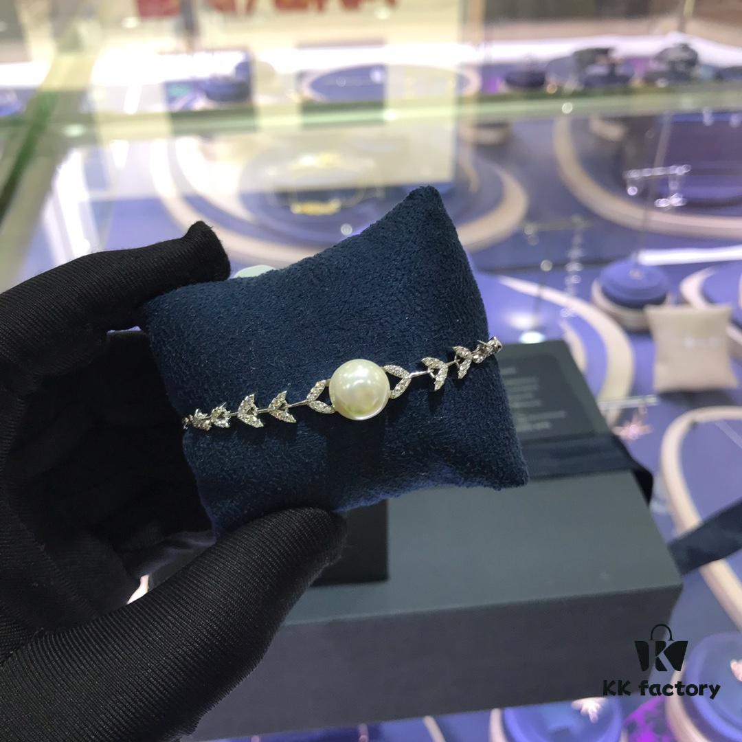 APM Monaco Pearl Necklace Bracelet Collar Chain, Stylish and Trendy Versatile Design