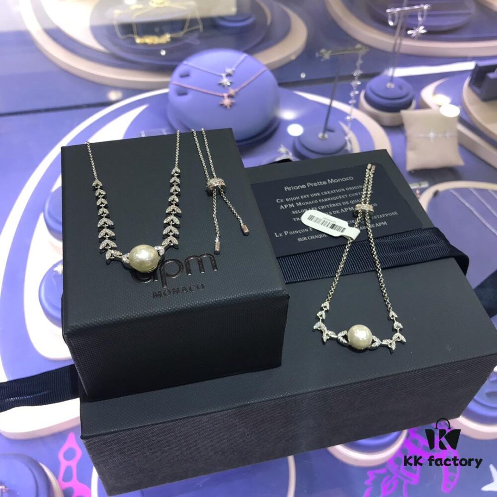 APM Monaco Pearl Necklace Bracelet Collar Chain, Stylish and Trendy Versatile Design