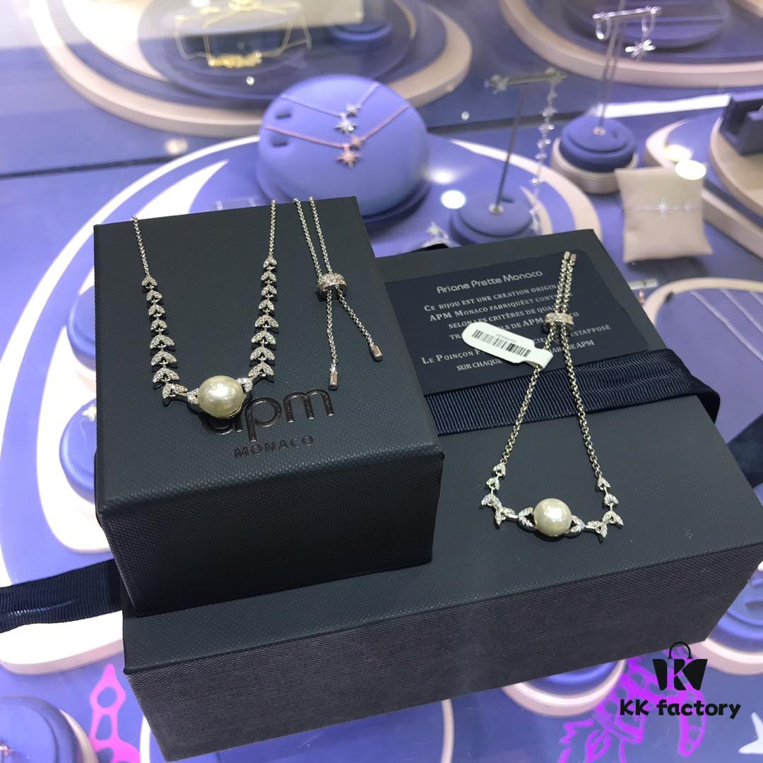 APM Monaco Pearl Necklace Bracelet Collar Chain, Stylish and Trendy Versatile Design