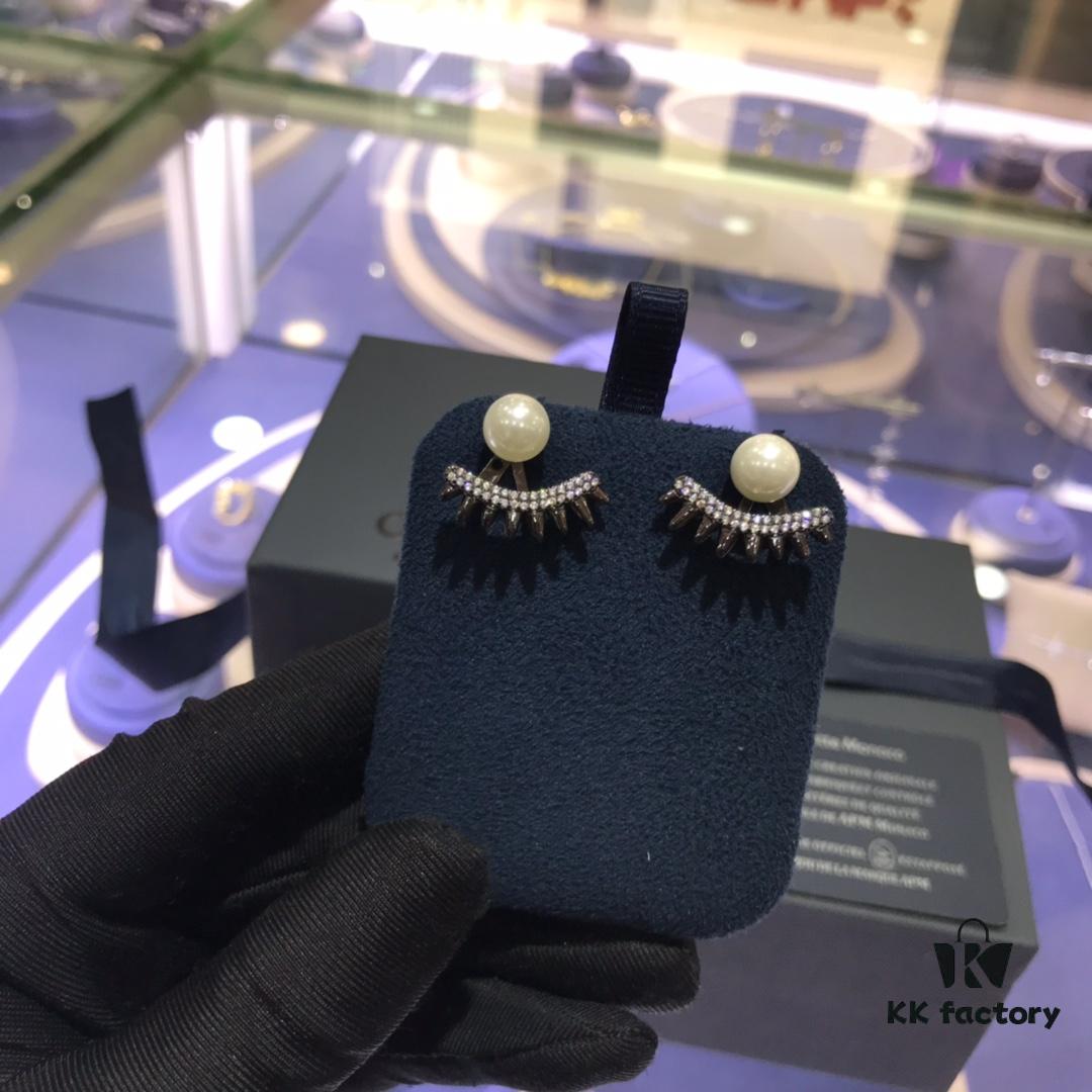 APM Monaco Crystal-Encrusted Zigzag Eyelash Stud Earrings with Freshwater Pearl, Detachable Two-Way Design