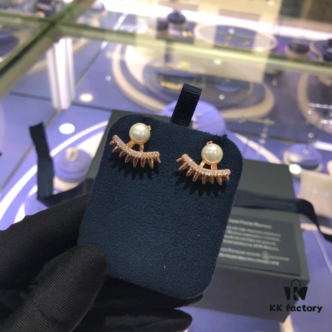 APM Monaco Crystal-Encrusted Zigzag Eyelash Stud Earrings with Freshwater Pearl, Detachable Two-Way Design