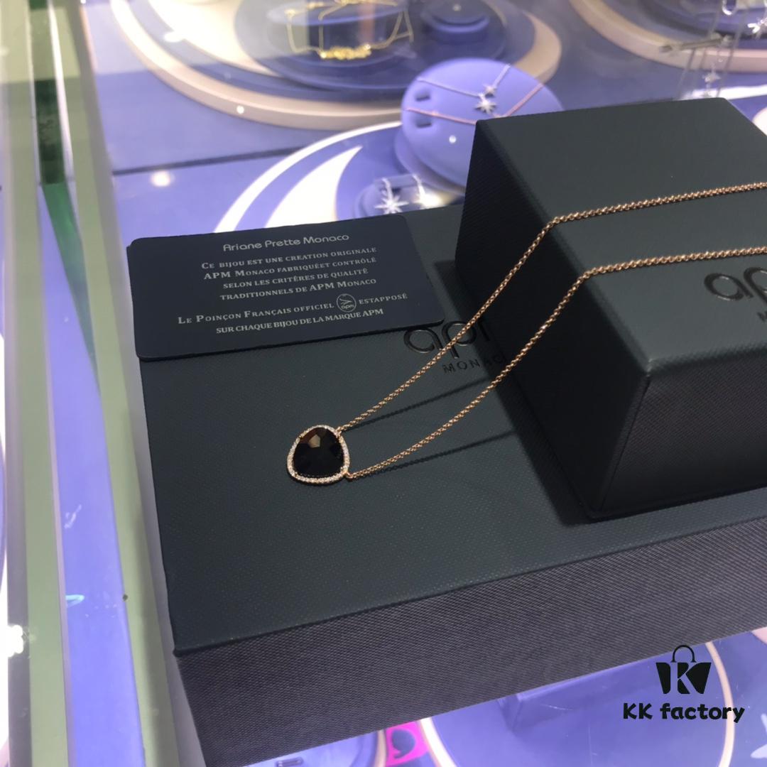 APM Monaco Crystal White Mother-of-Pearl Necklace for Women, Fashionable Collarbone Chain Accessory for Stylish Best Friends