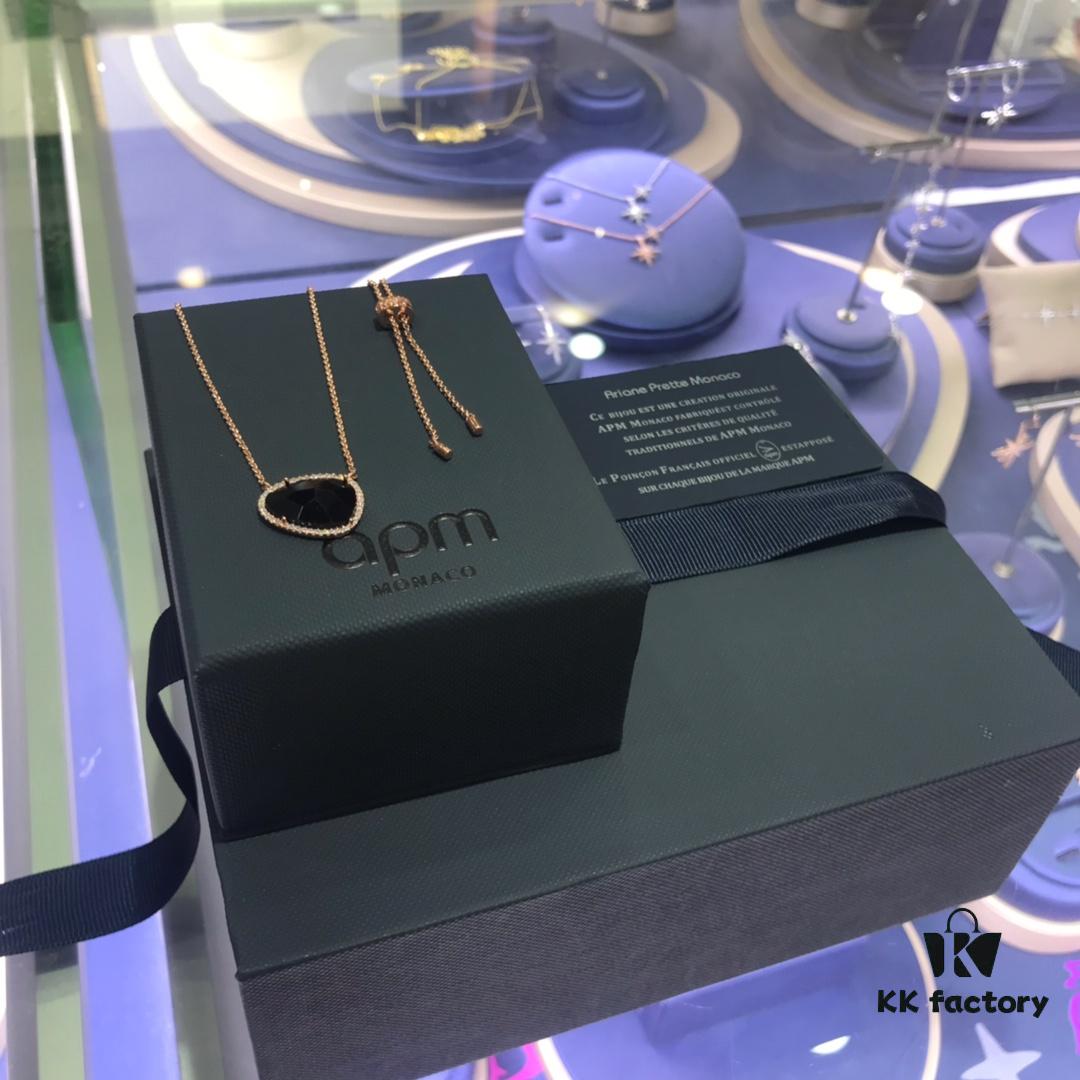 APM Monaco Crystal White Mother-of-Pearl Necklace for Women, Fashionable Collarbone Chain Accessory for Stylish Best Friends