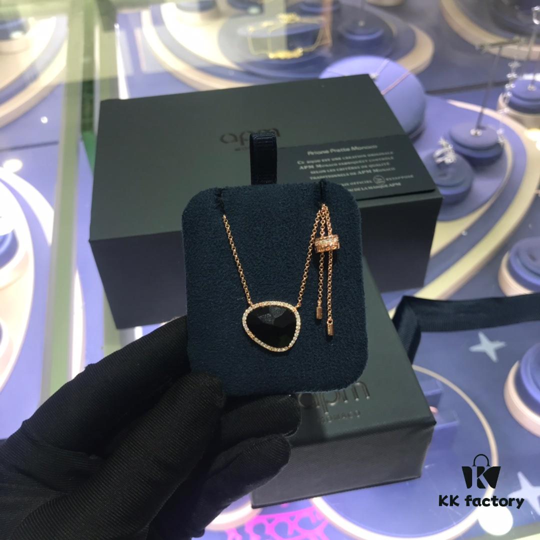 APM Monaco Crystal White Mother-of-Pearl Necklace for Women, Fashionable Collarbone Chain Accessory for Stylish Best Friends