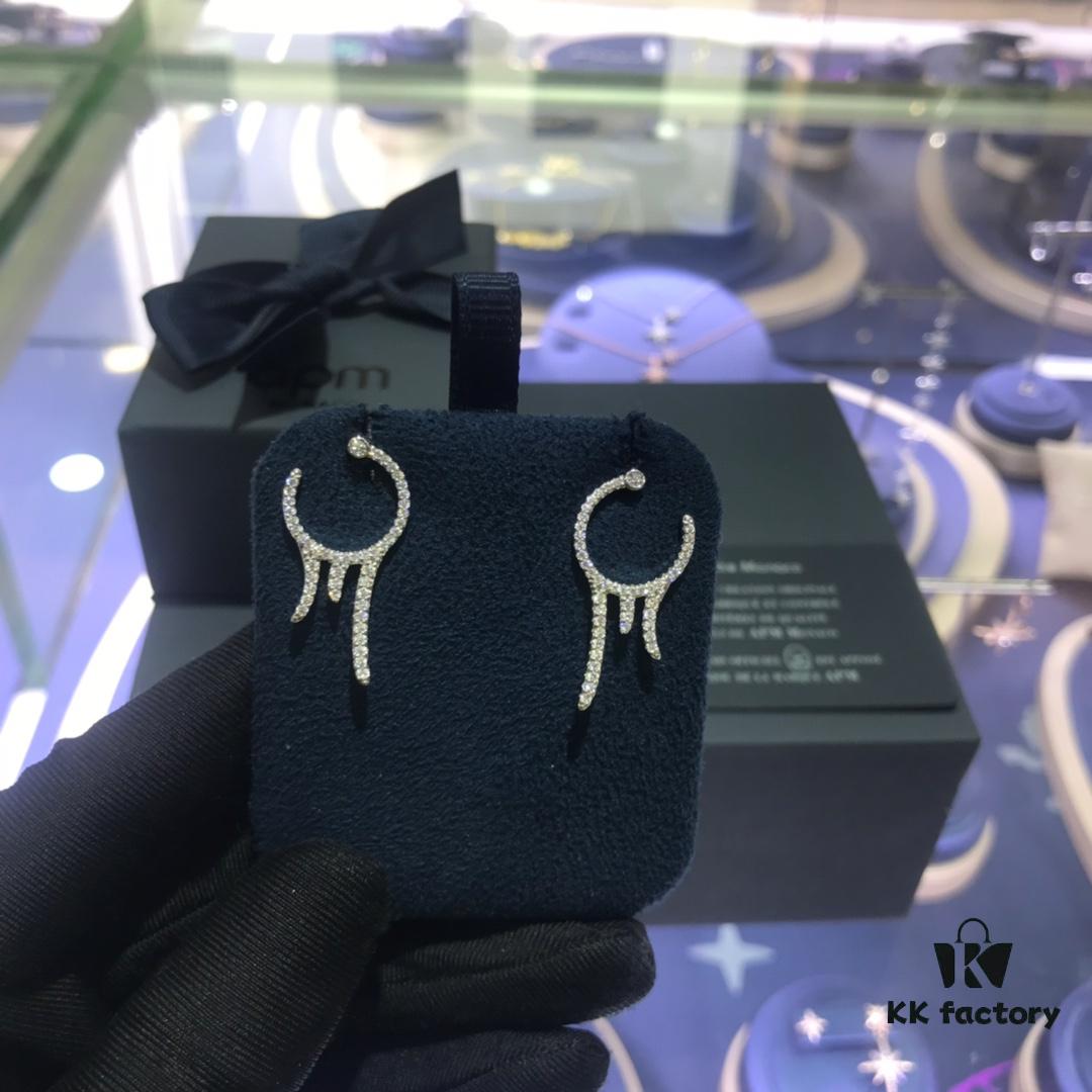 APM Monaco Earrings - Stylish, Minimalist and Versatile Design with Retro Charm