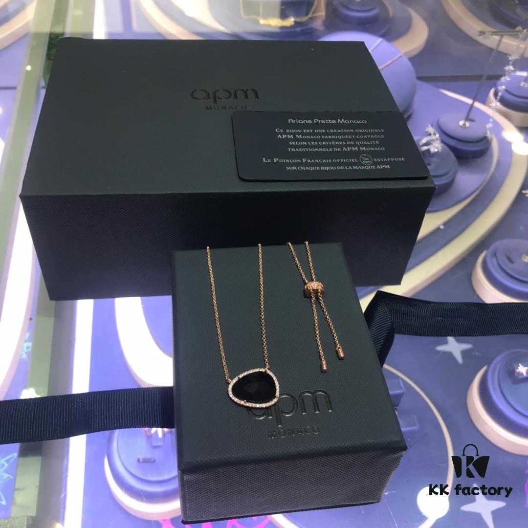 APM Monaco Crystal White Mother-of-Pearl Necklace for Women, Fashionable Collarbone Chain Accessory for Stylish Best Friends