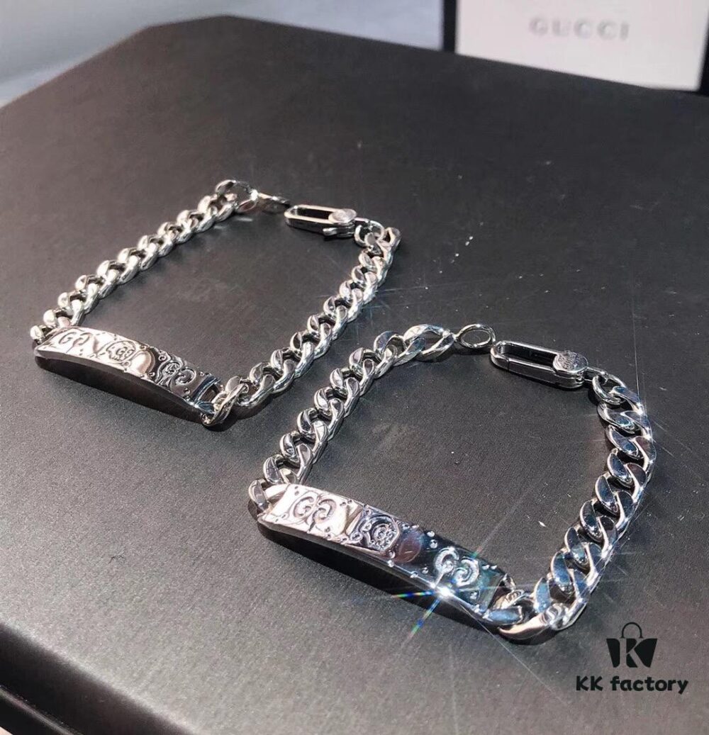 Gucci Skull Couple Bracelet, Cabinet-Synchronized Material, 925 Sterling Silver with Exquisite Clasp Detail, Nearly Perfect Condition