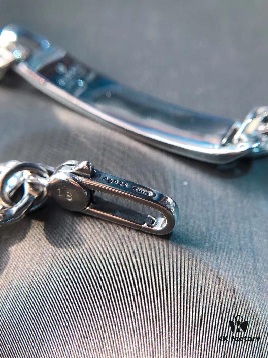 Gucci Skull Couple Bracelet, Cabinet-Synchronized Material, 925 Sterling Silver with Exquisite Clasp Detail, Nearly Perfect Condition