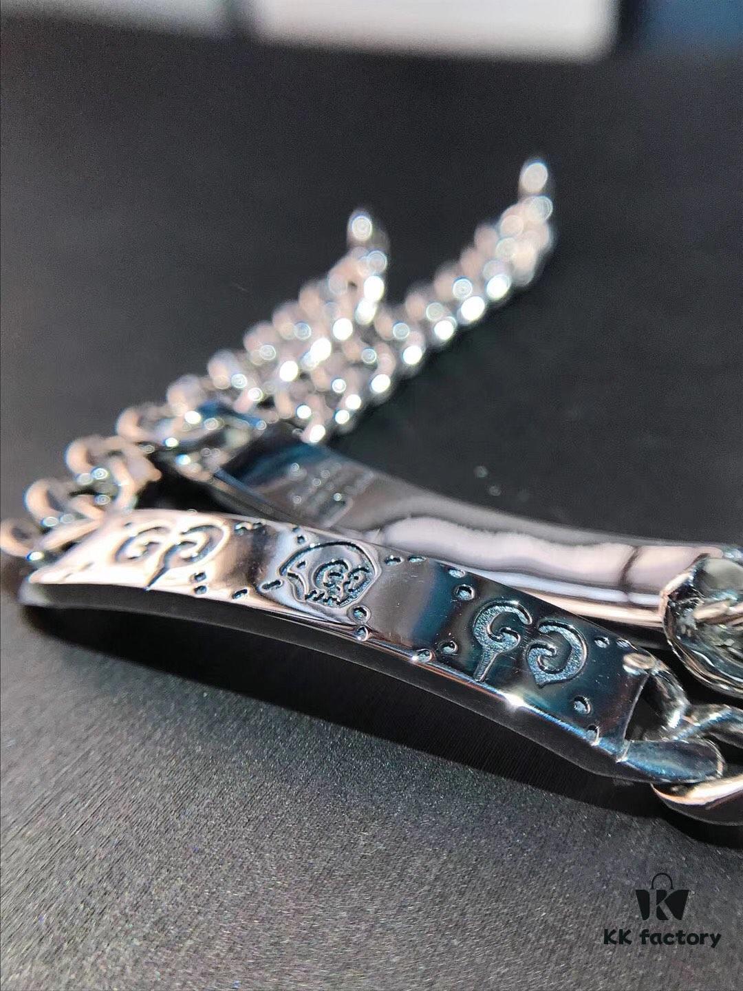 Gucci Skull Couple Bracelet, Cabinet-Synchronized Material, 925 Sterling Silver with Exquisite Clasp Detail, Nearly Perfect Condition