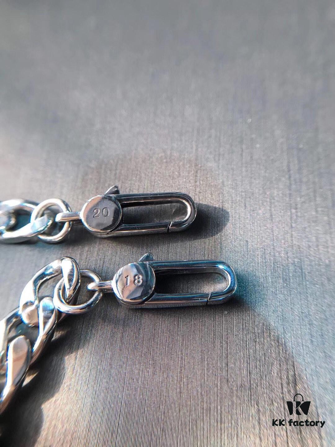 Gucci Skull Couple Bracelet, Cabinet-Synchronized Material, 925 Sterling Silver with Exquisite Clasp Detail, Nearly Perfect Condition