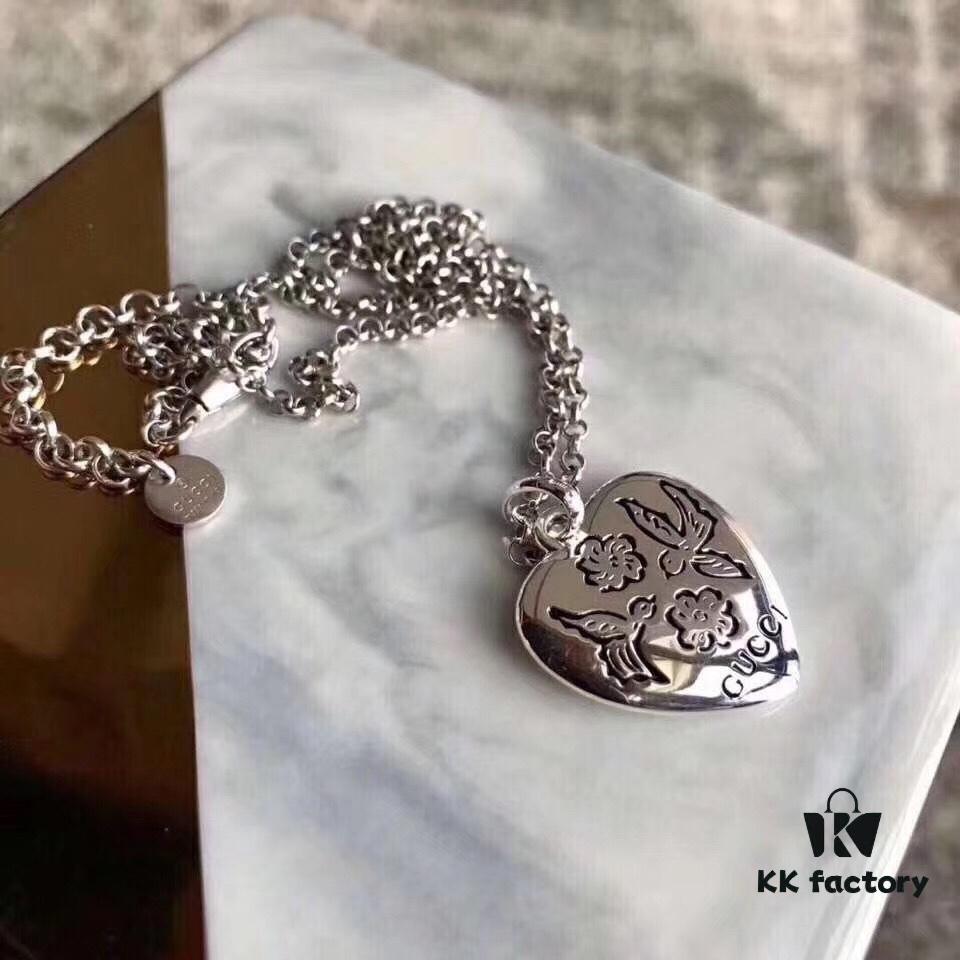 Xiaohongshu Viral Hit! Upgraded High-End Quality Gucci 'Love Fearless' Double-Sided Pattern Bird Flower Couple Necklace