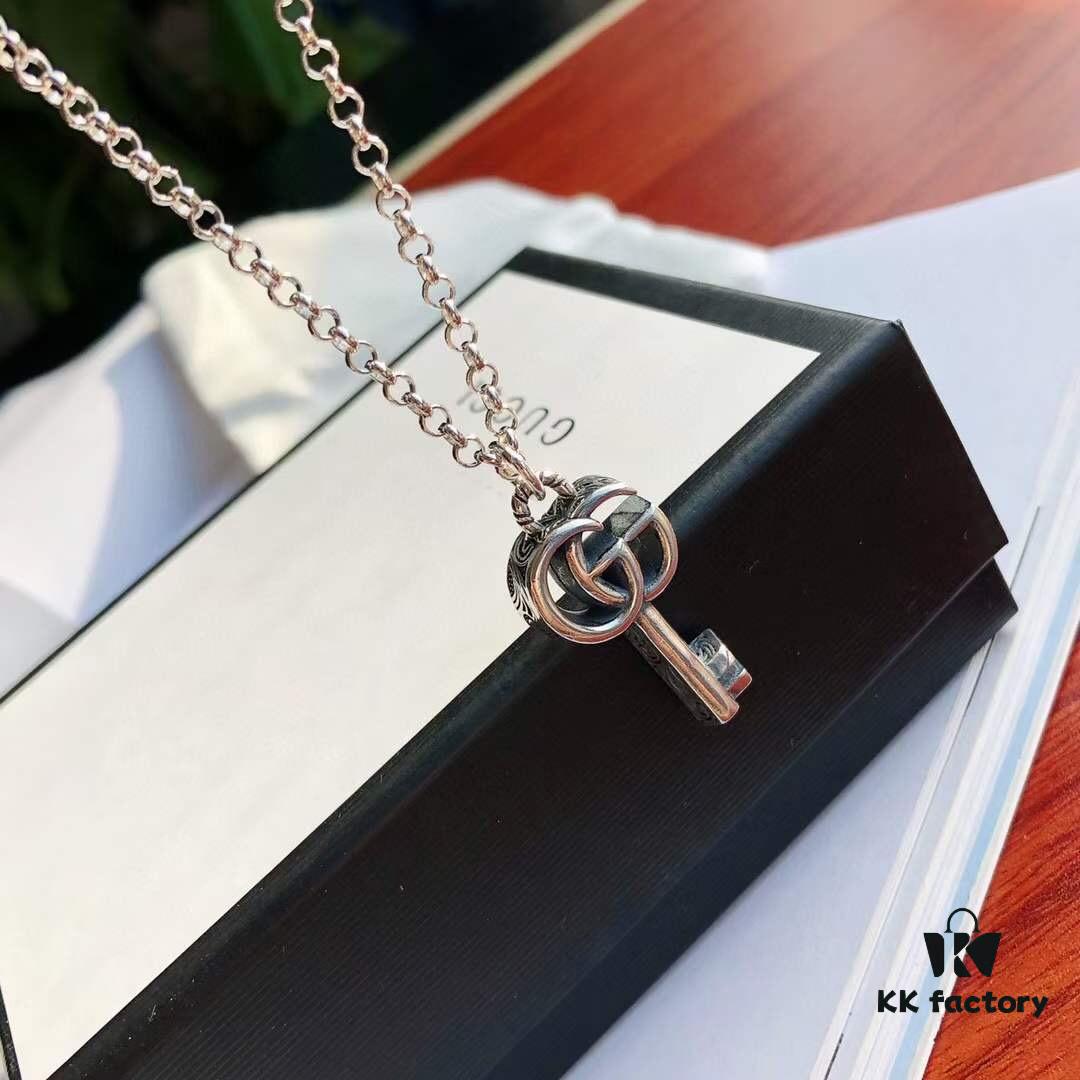 Sterling Silver Gucci Plated Double Key Pendant Necklace, Unisex Design with Dual-Tone Contrast for Men and Women, 55cm Chain Length, Ideal for Gifting or Personal Use