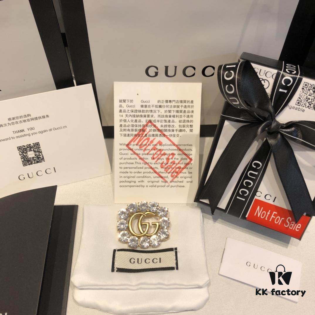 GUCCI Diamond-Circled Double G Brooch