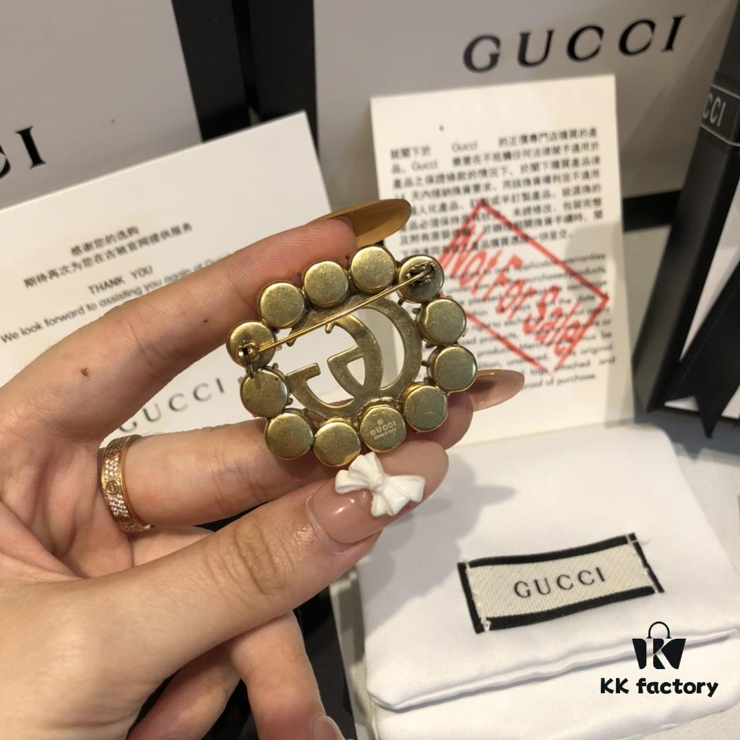 GUCCI Diamond-Circled Double G Brooch