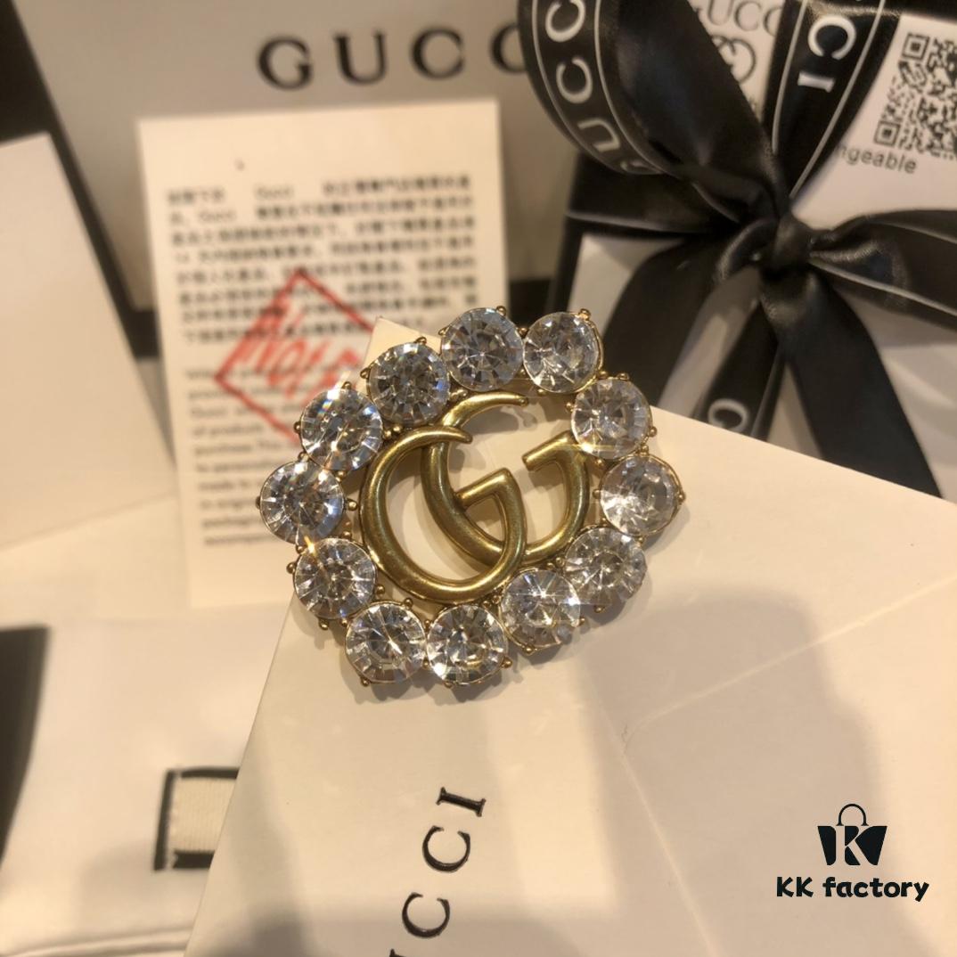 GUCCI Diamond-Circled Double G Brooch