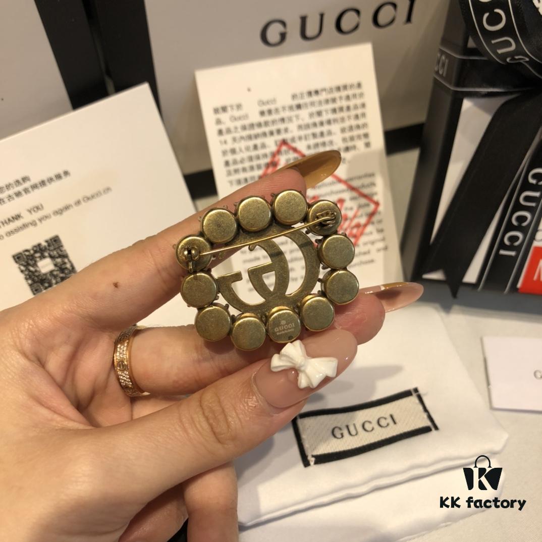 GUCCI Pearl Double G Brooch