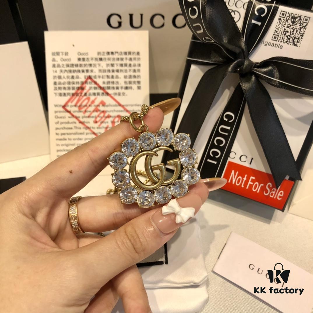 GUCCI Diamond-Accented Double G Sweater Chain