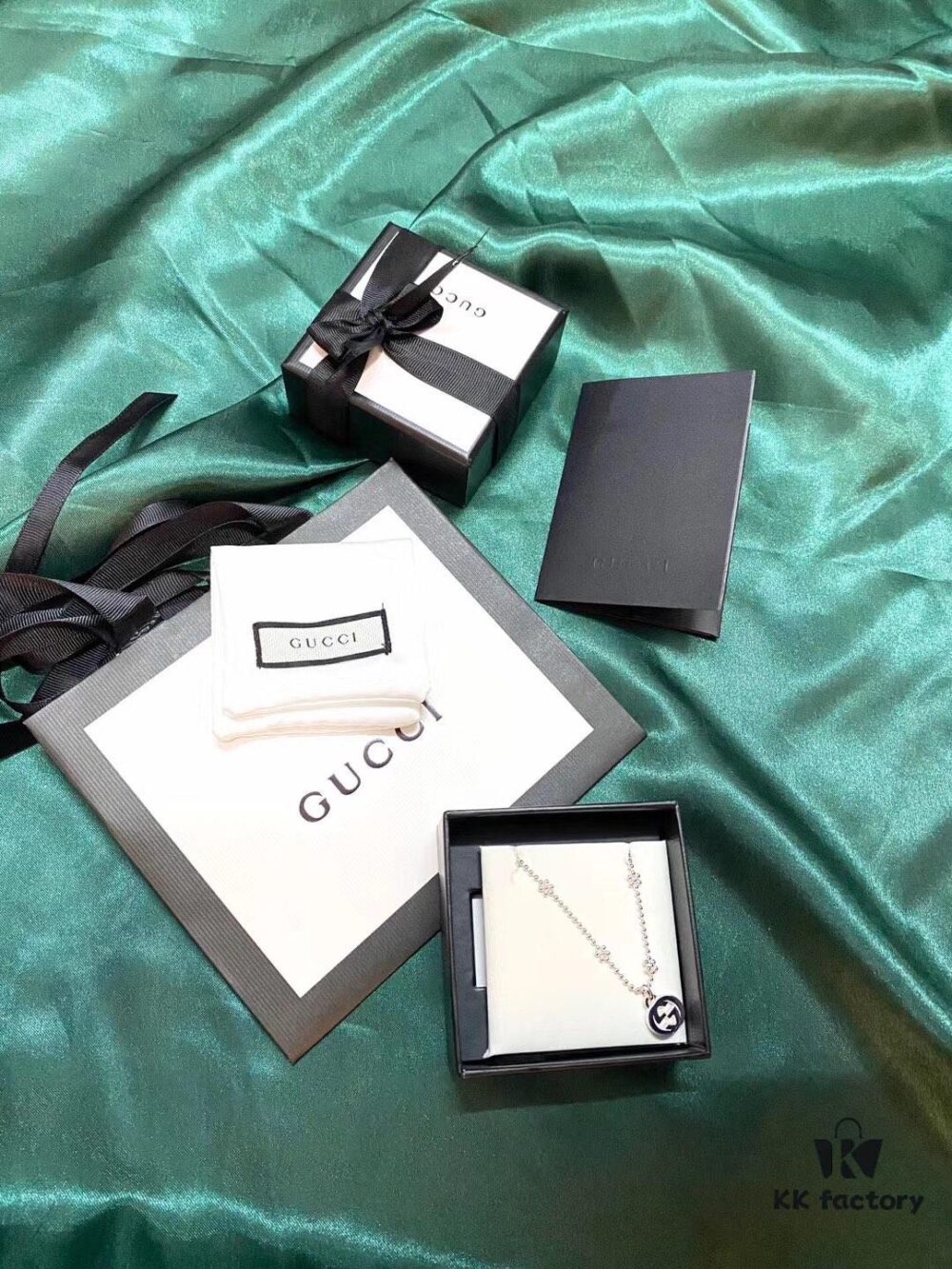 Authentic Replica (Matching Quality) New Arrival Gucci Cactus Silver Chain Necklace with Interlocking G Pendant