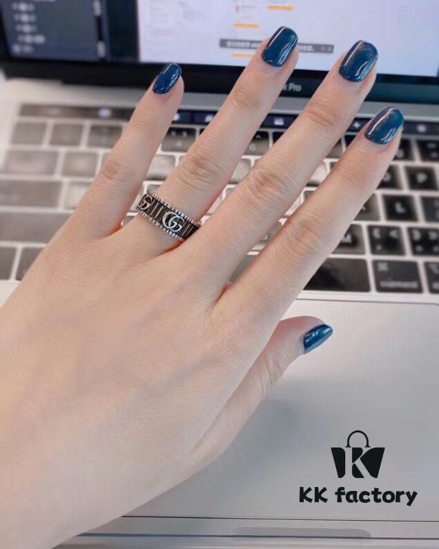 Gucci 3D Double G Carved Striped Pattern Ring