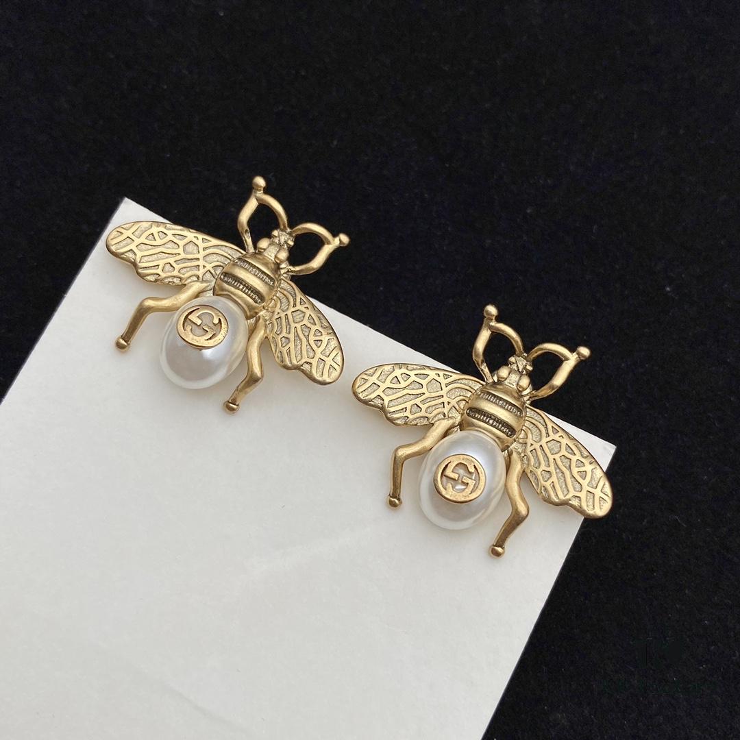 Gucci Bee Stud Earrings with Vintage Charm, Sparkling Diamonds, Small and Exquisite