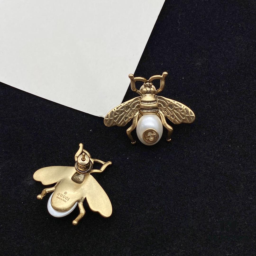 Gucci Bee Stud Earrings with Vintage Charm, Sparkling Diamonds, Small and Exquisite