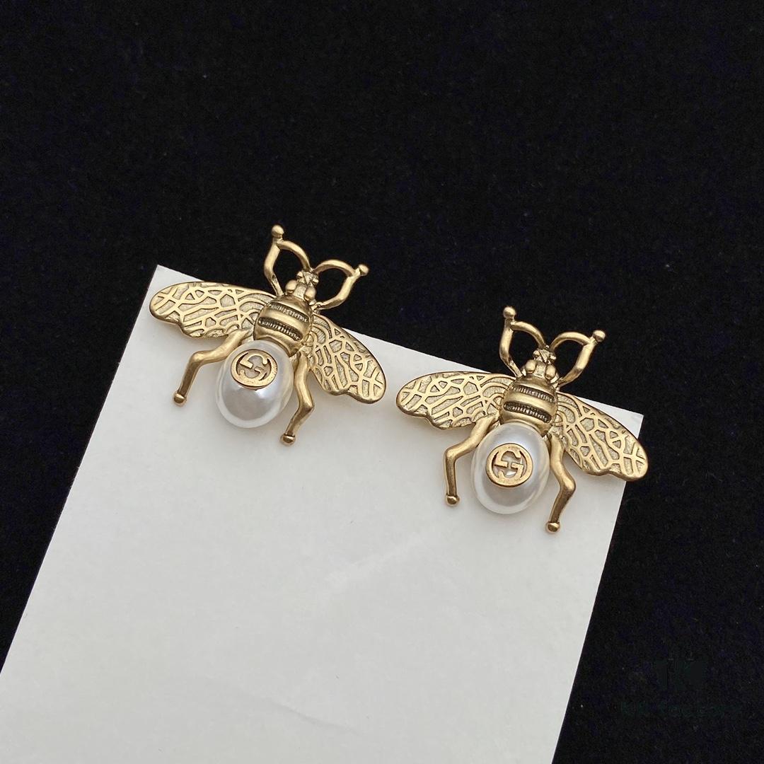 Gucci Bee Stud Earrings with Vintage Charm, Sparkling Diamonds, Small and Exquisite