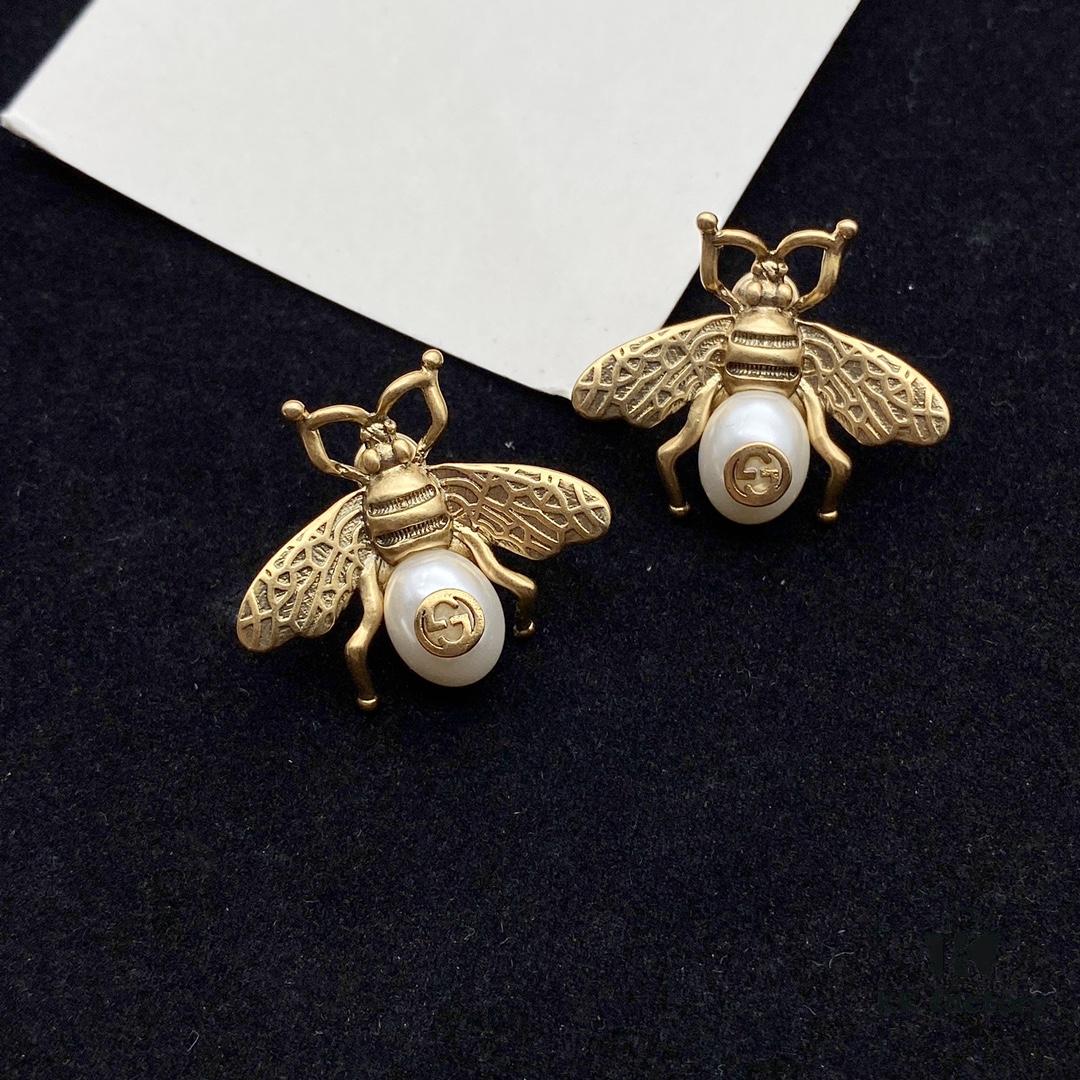 Gucci Bee Stud Earrings with Vintage Charm, Sparkling Diamonds, Small and Exquisite