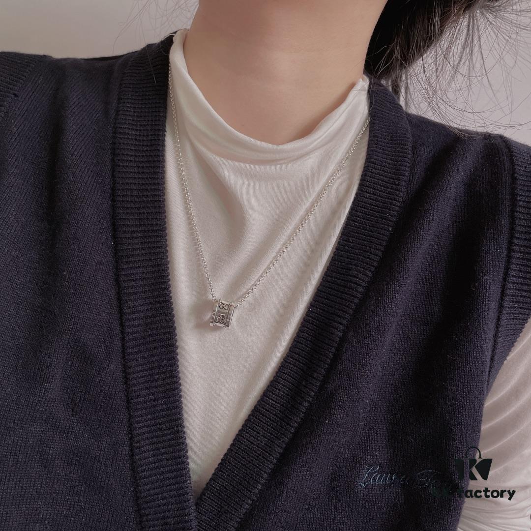 Essential Winter Accessory – Gucci-style Necklace, Silver Pendant Chain