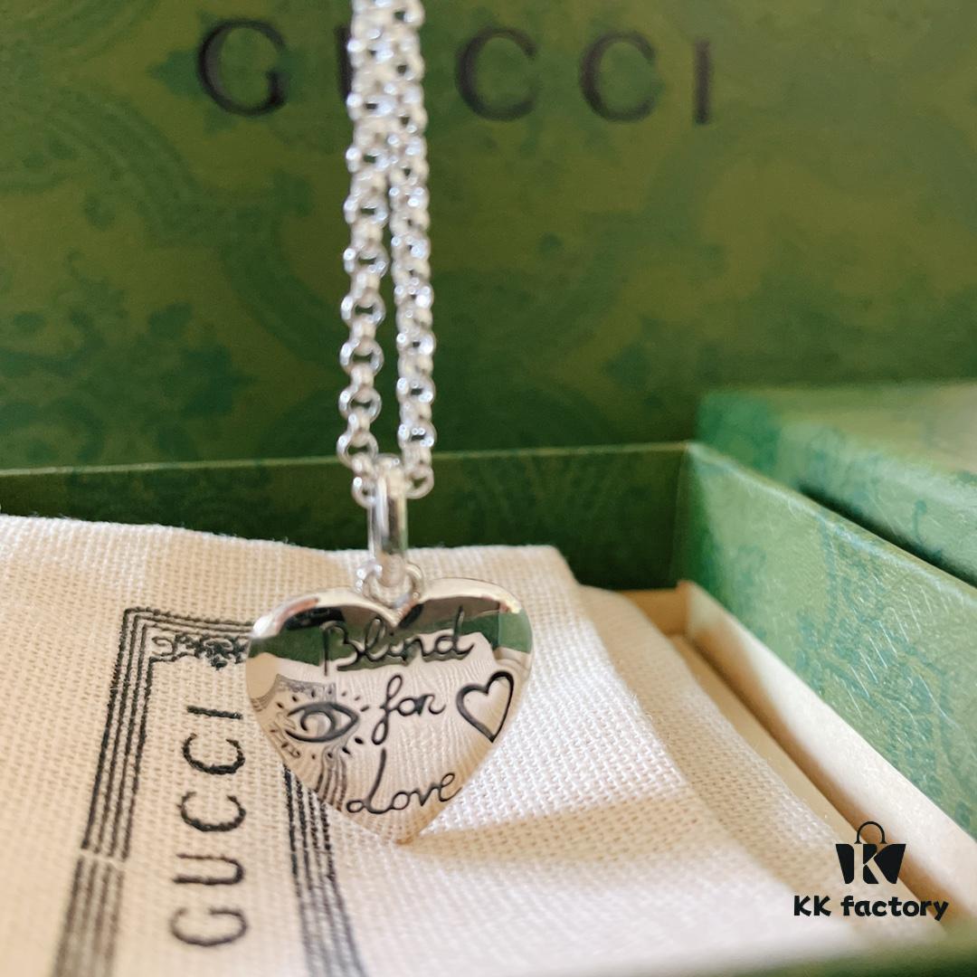 Winter Essential – Gucci-style Floral and Bird Pendant Necklace