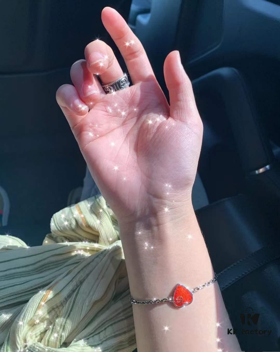 New Arrival💗 Gucci Interlocking Double G Red Enamel Heart Bracelet