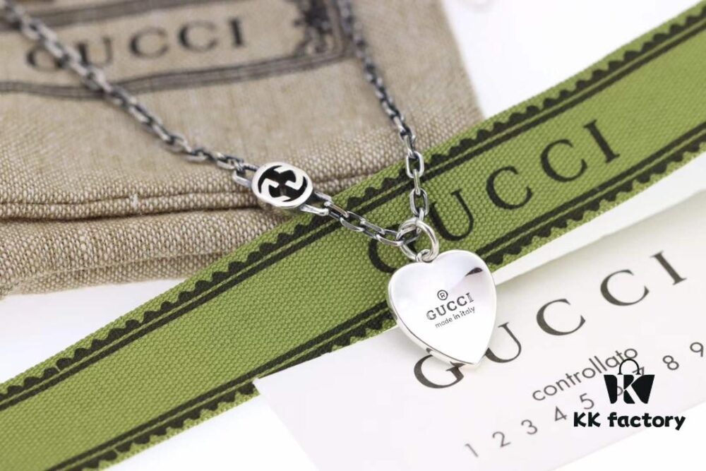 New Arrival💗 Gucci Interlocking Double G Blue Enamel Heart Necklace