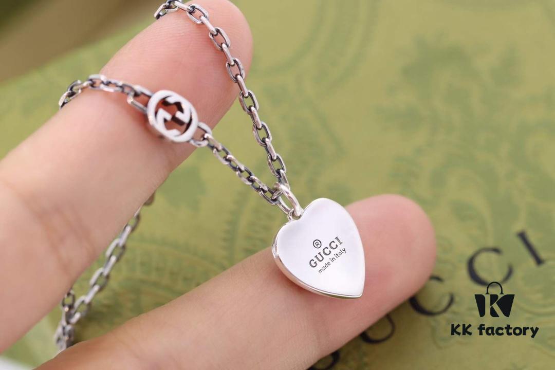 New Arrival💗 Gucci Interlocking Double G Red Enamel Heart Necklace