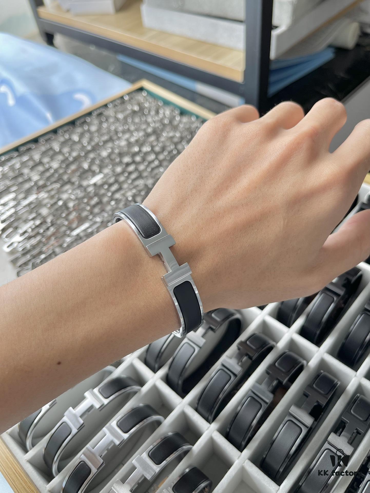 Valentine's Gift ❤️ Couples' Choice ☑️ HERMES | Exclusive SO BLACK Matte Black Knight Bracelet in White Gold