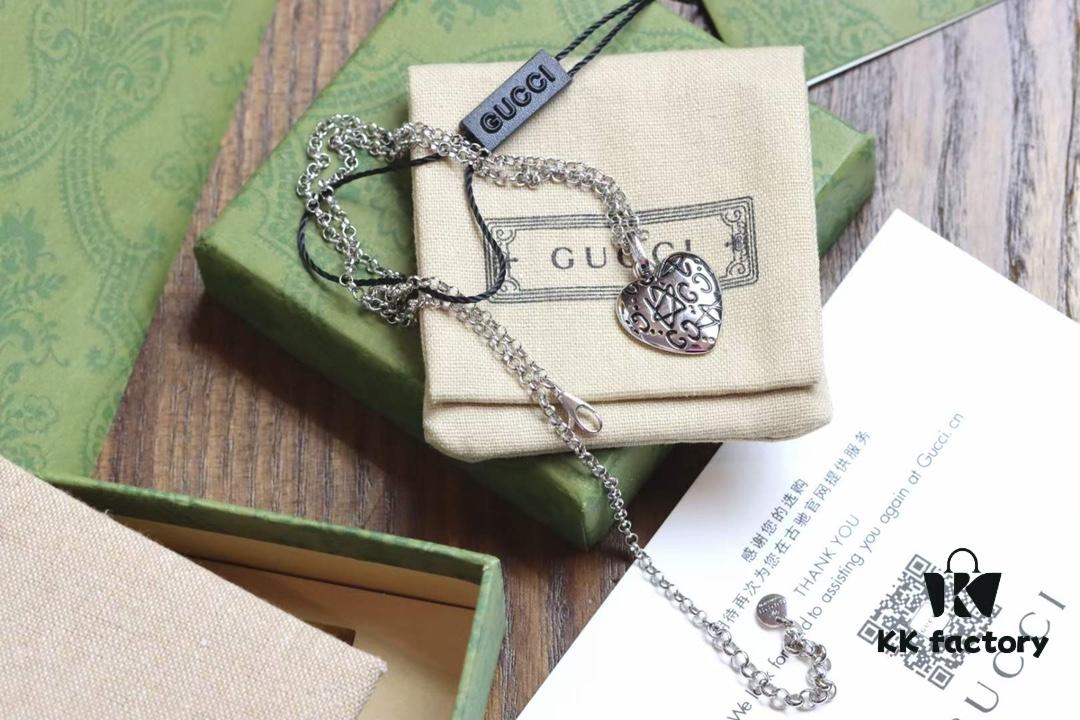 Valentine's Gift ❤️ Gucci Floral and Bird Series Blind for Love Star Necklace