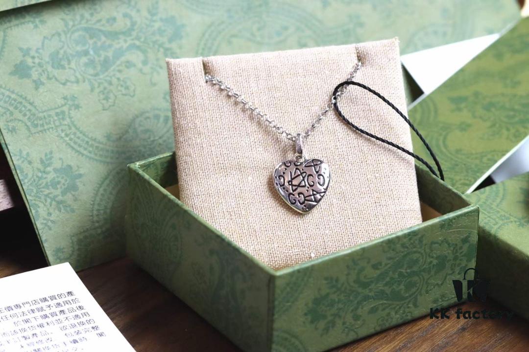 Valentine's Gift ❤️ Gucci Floral and Bird Series Blind for Love Star Necklace