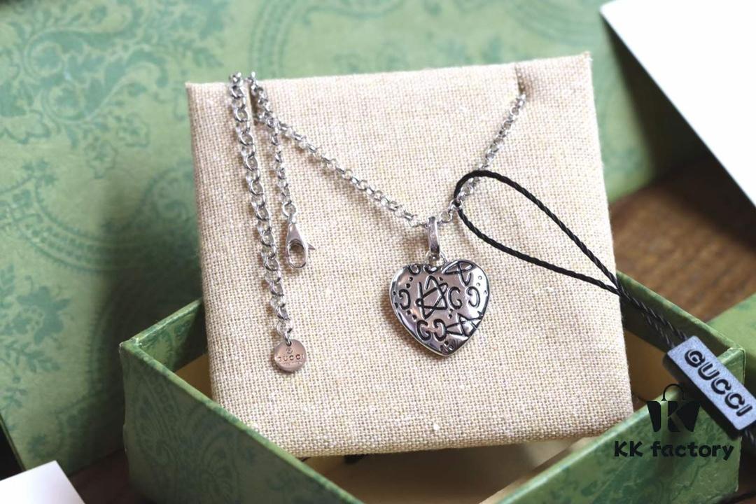 Valentine's Gift ❤️ Gucci Floral and Bird Series Blind for Love Star Necklace