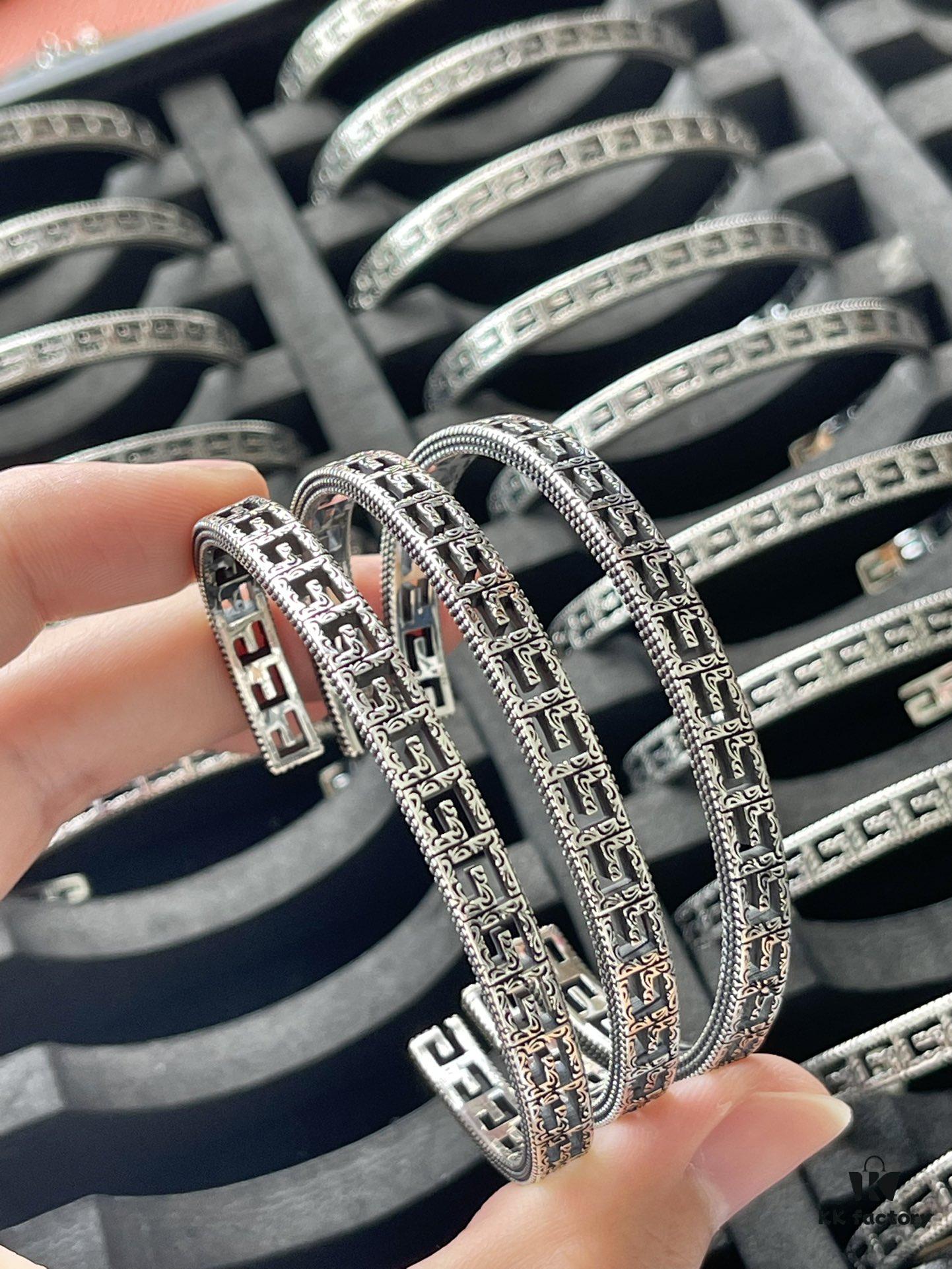 Gucci Hollow Narrow Bracelet