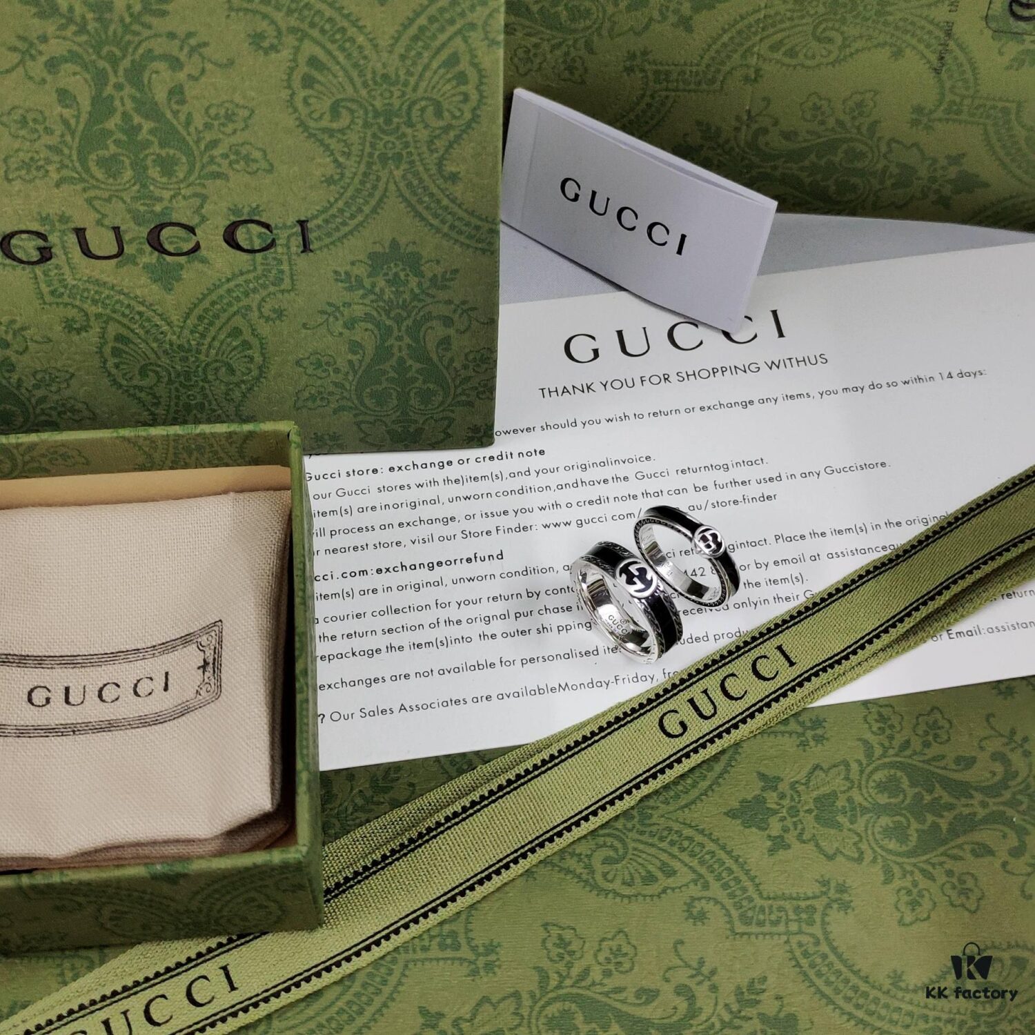 Gucci New Enamel Black Couple's Wide and Narrow Band